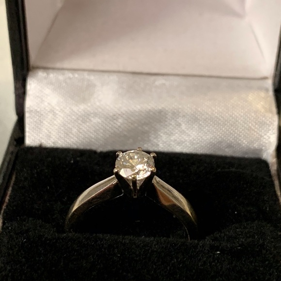 ❤️18 K White Gold Authentic 1/2CTW Diamond Ring❤️ - Picture 2 of 8